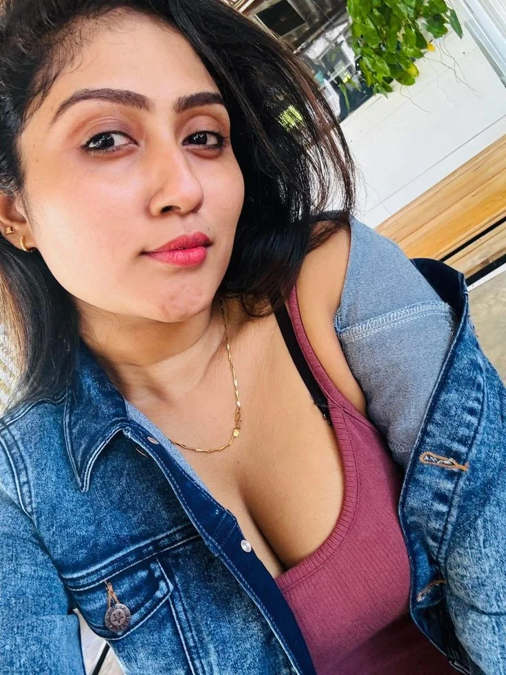 I'm perfect massage escort girl in Muzaffarpur for transporting you to extraordinary realms.